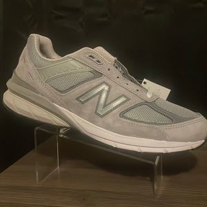 NWT. SIZE 10.5 NEW BALANCE V5 GRAY